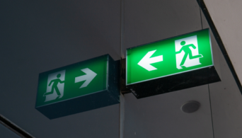 Évacuation en cas d'incendie: Plans de sécurité, signalisation et éclairage de secours